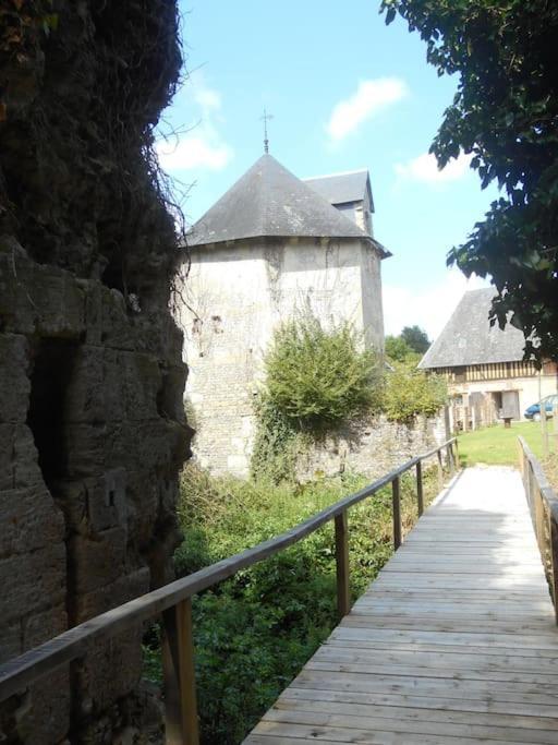 La Ferme Du Chateau Fauguernon Eksteriør billede
